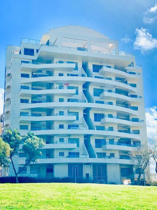 Royal King David Apartment 内坦亚 外观 照片